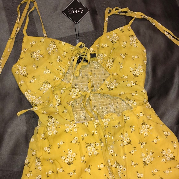 Yellow floral romper - Picture 2 of 8